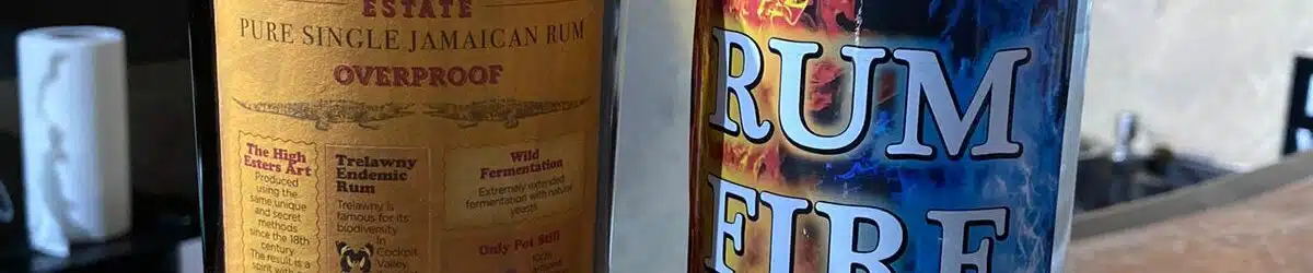 dégustation de rhum vieilli dans une distillerie jamaïcaine