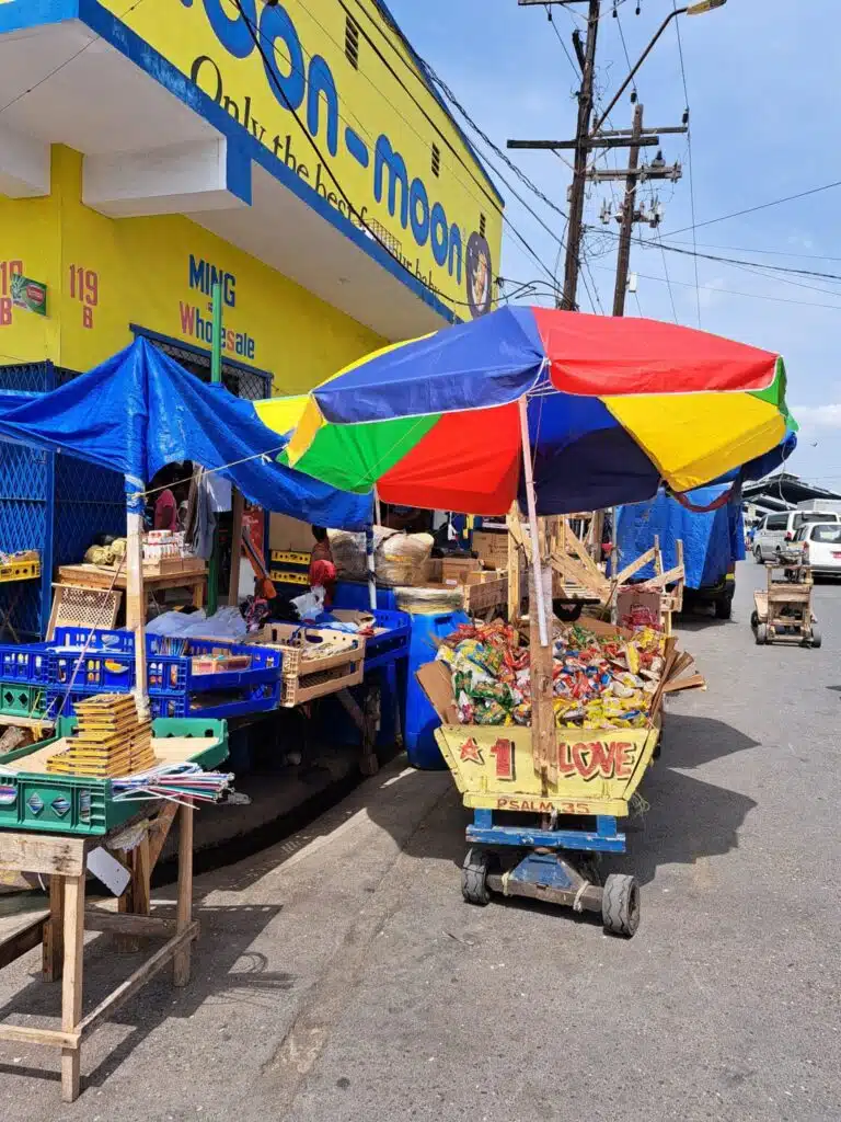 Illustration du marché Coronation à Kingston, Jamaïque