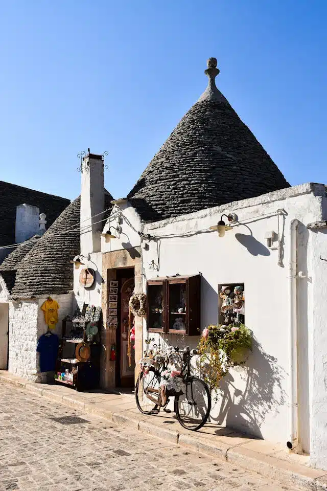 Village aux maisons trulli typiques des Pouilles en Italie
