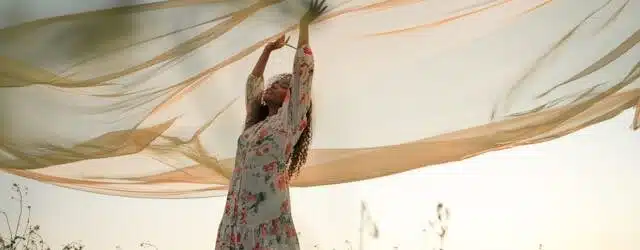 femme dans la nature au Printemps