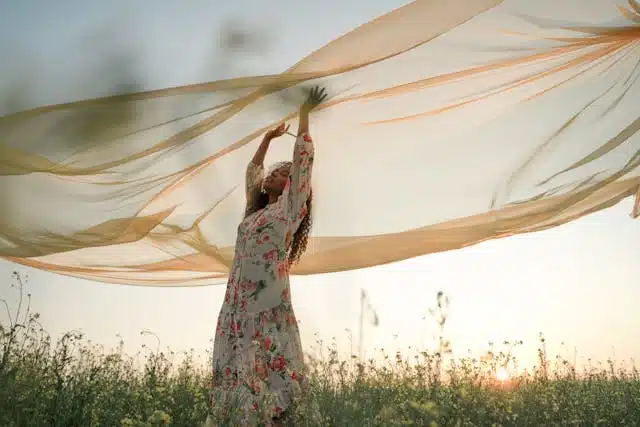 femme dans la nature au Printemps