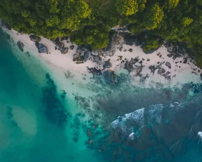 jamaique-vue-aerienne-plage-mer-caraibes Jamaïque, vue aérienne d'une plage et de la mer des Caraïbes